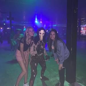 Meet your Posher, Danielle